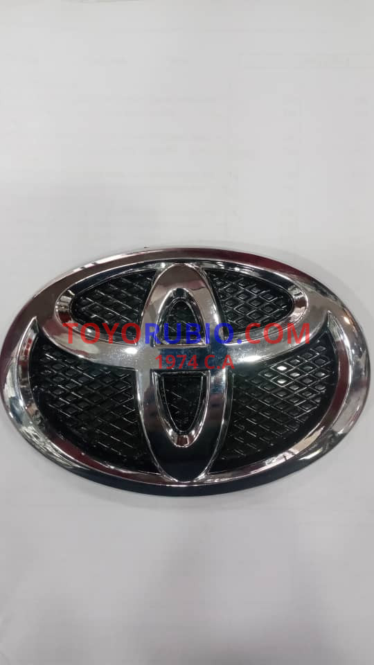 emblema yaris